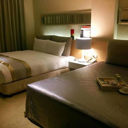 Motel Herz à Taichung Extérieur photo