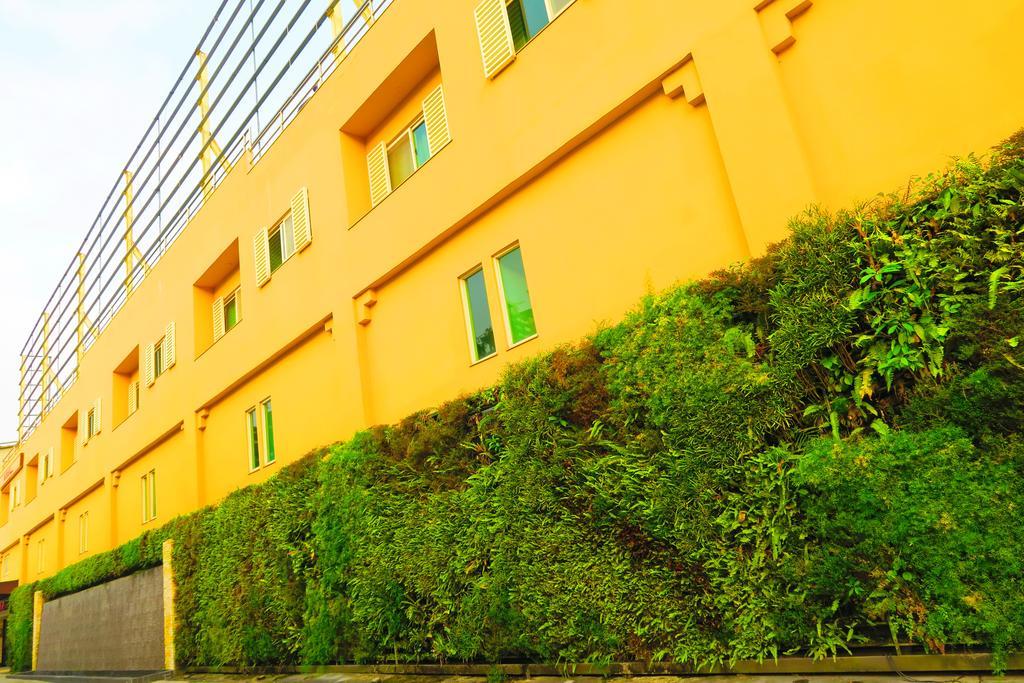 Motel Herz à Taichung Extérieur photo