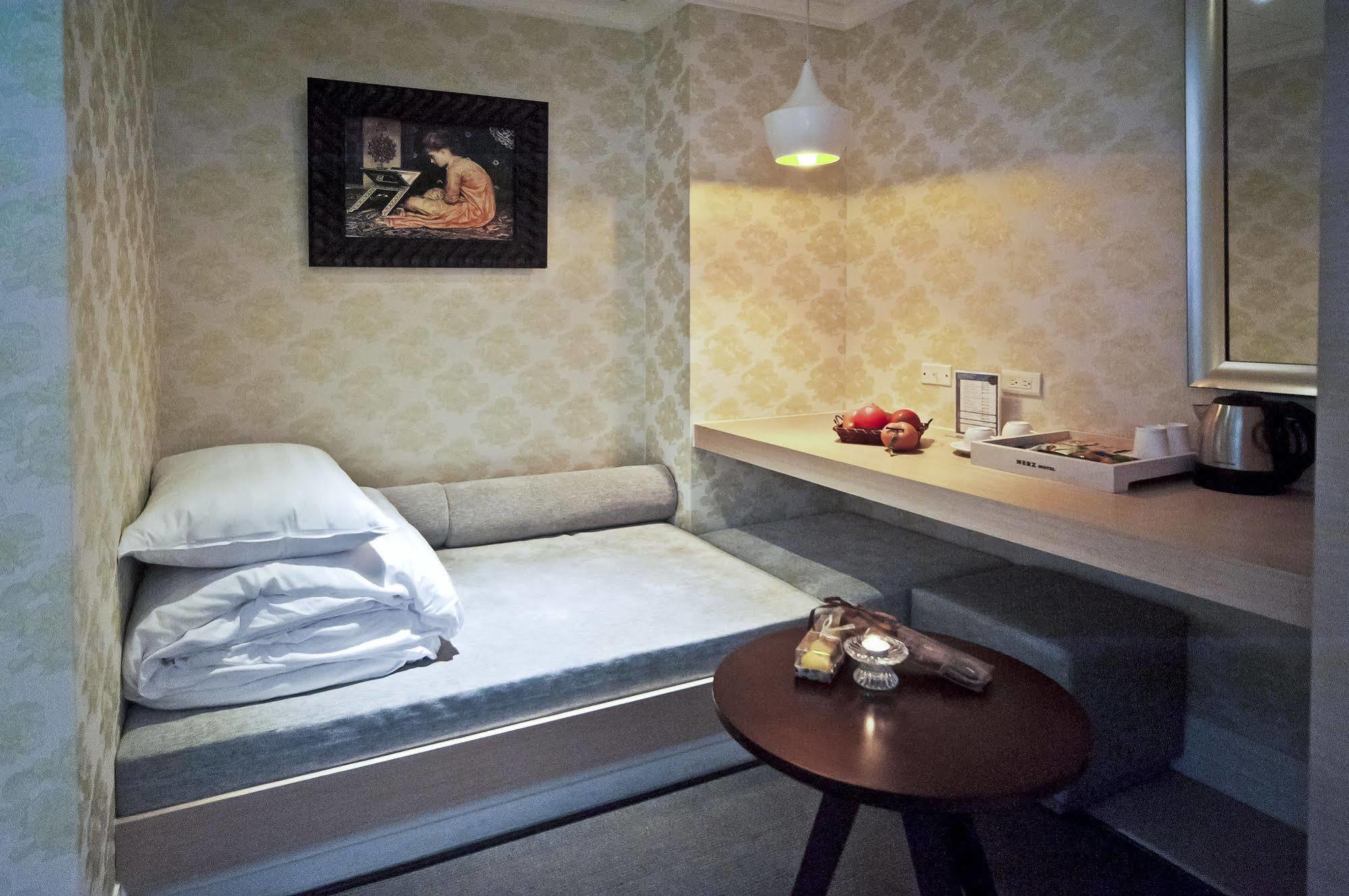 Motel Herz à Taichung Extérieur photo