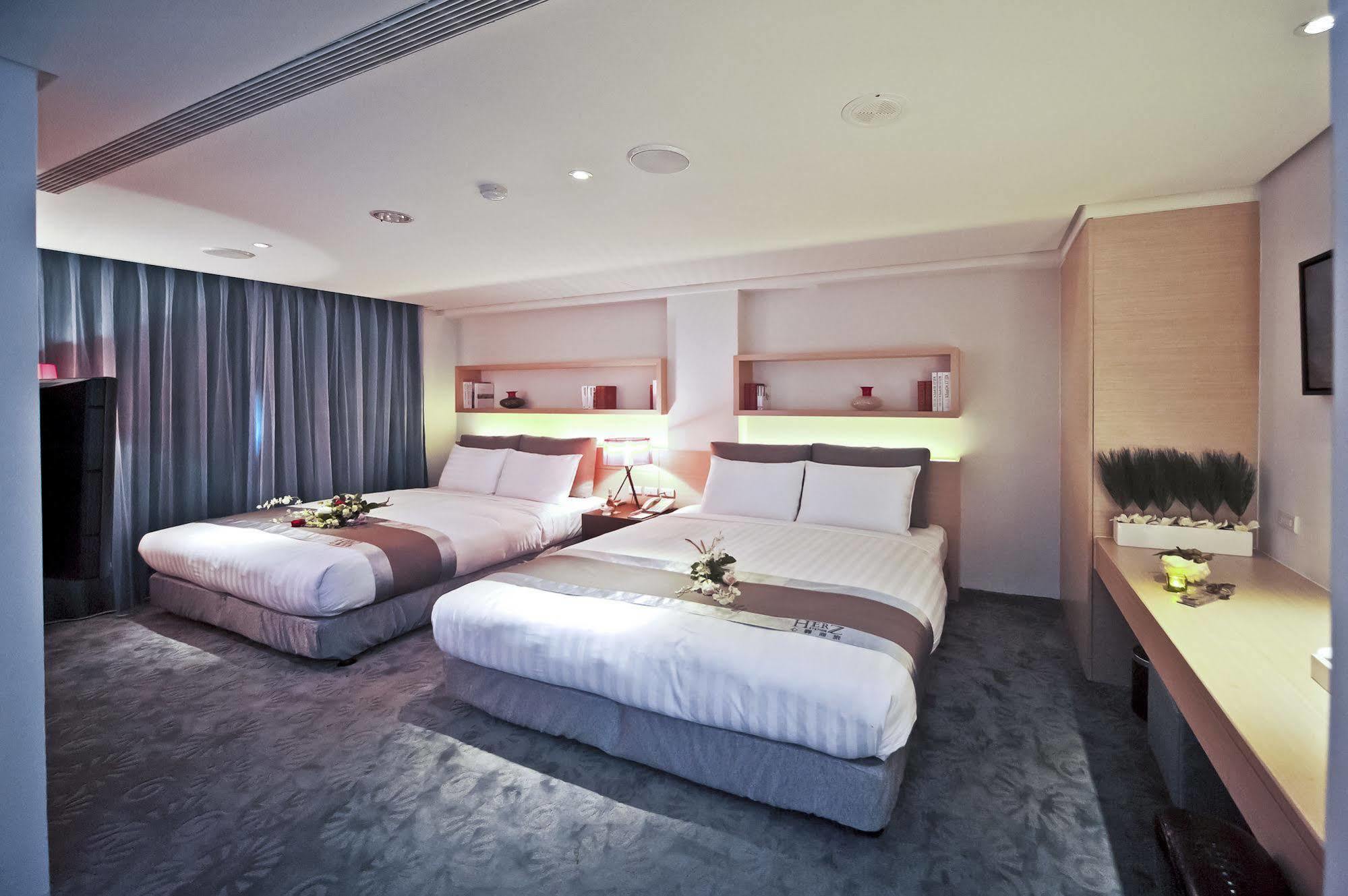 Motel Herz à Taichung Extérieur photo