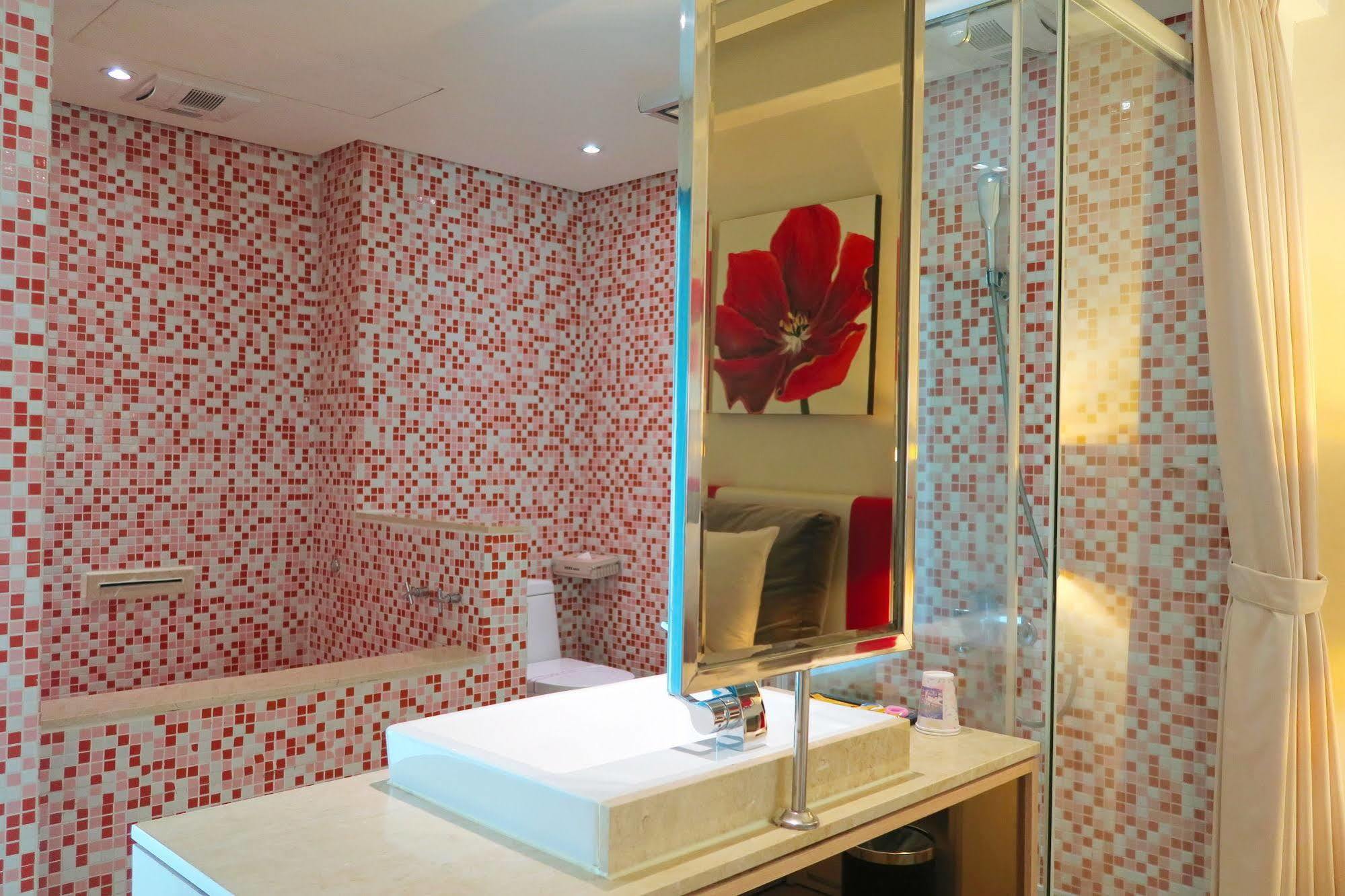 Motel Herz à Taichung Extérieur photo