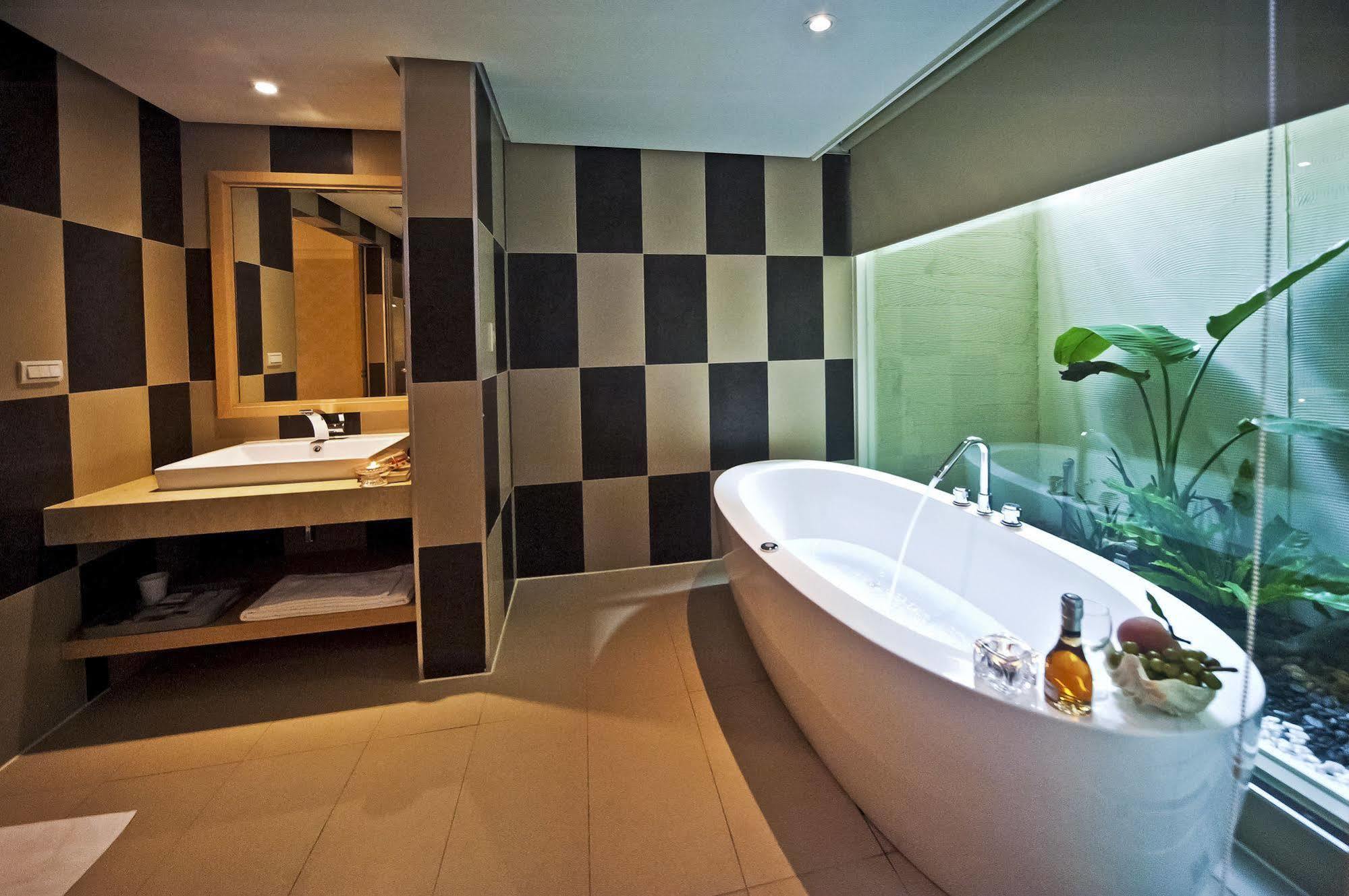 Motel Herz à Taichung Extérieur photo