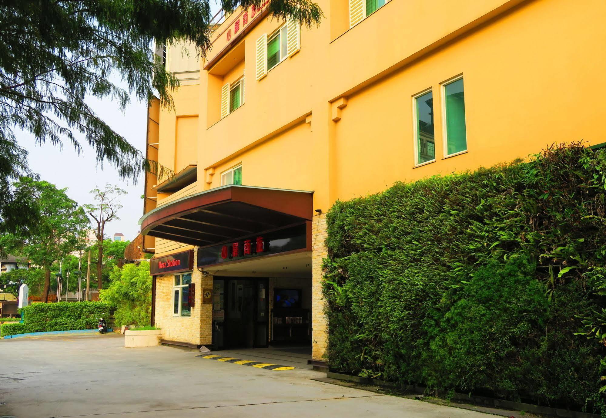 Motel Herz à Taichung Extérieur photo