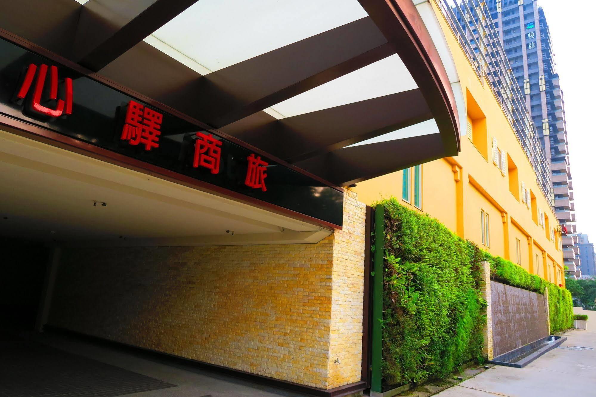 Motel Herz à Taichung Extérieur photo