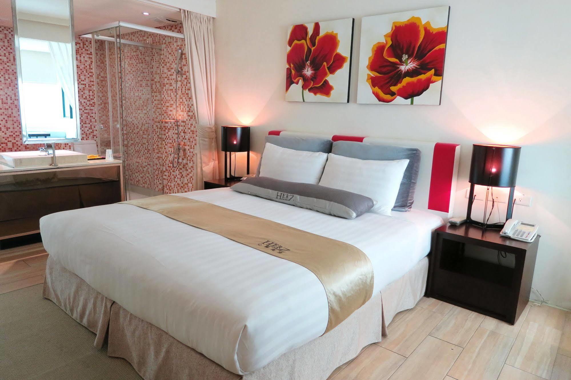Motel Herz à Taichung Extérieur photo