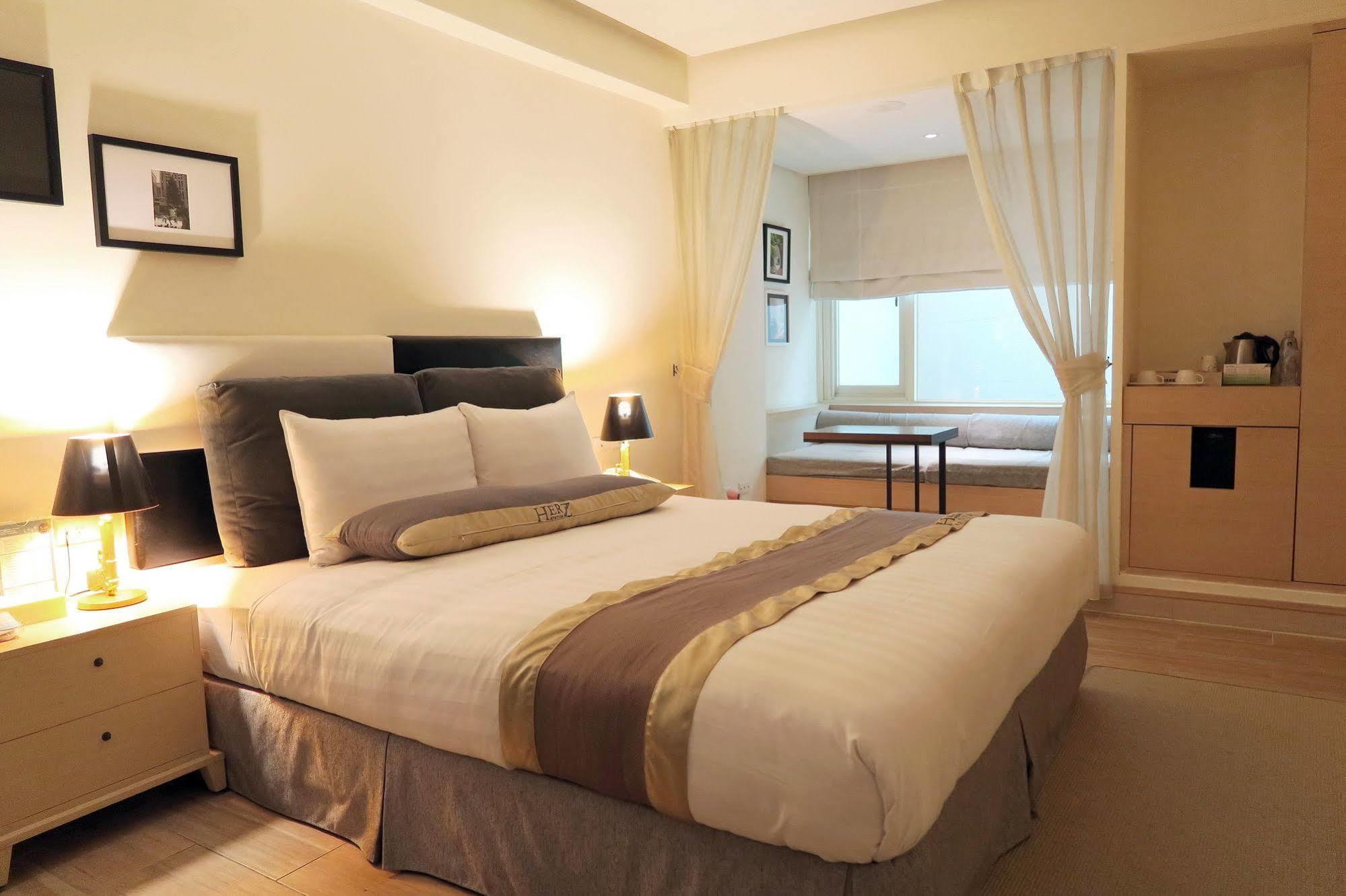 Motel Herz à Taichung Extérieur photo