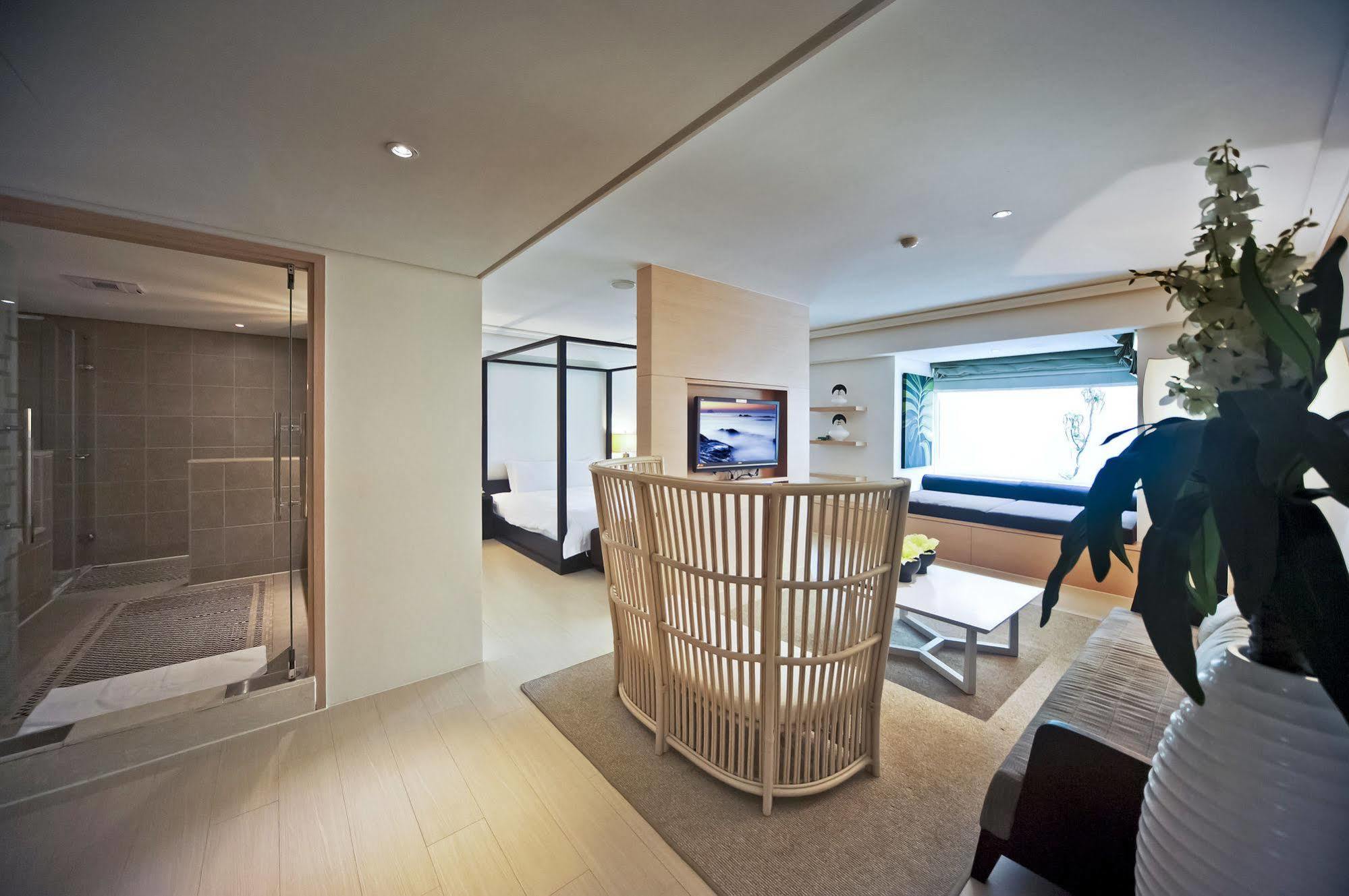 Motel Herz à Taichung Extérieur photo