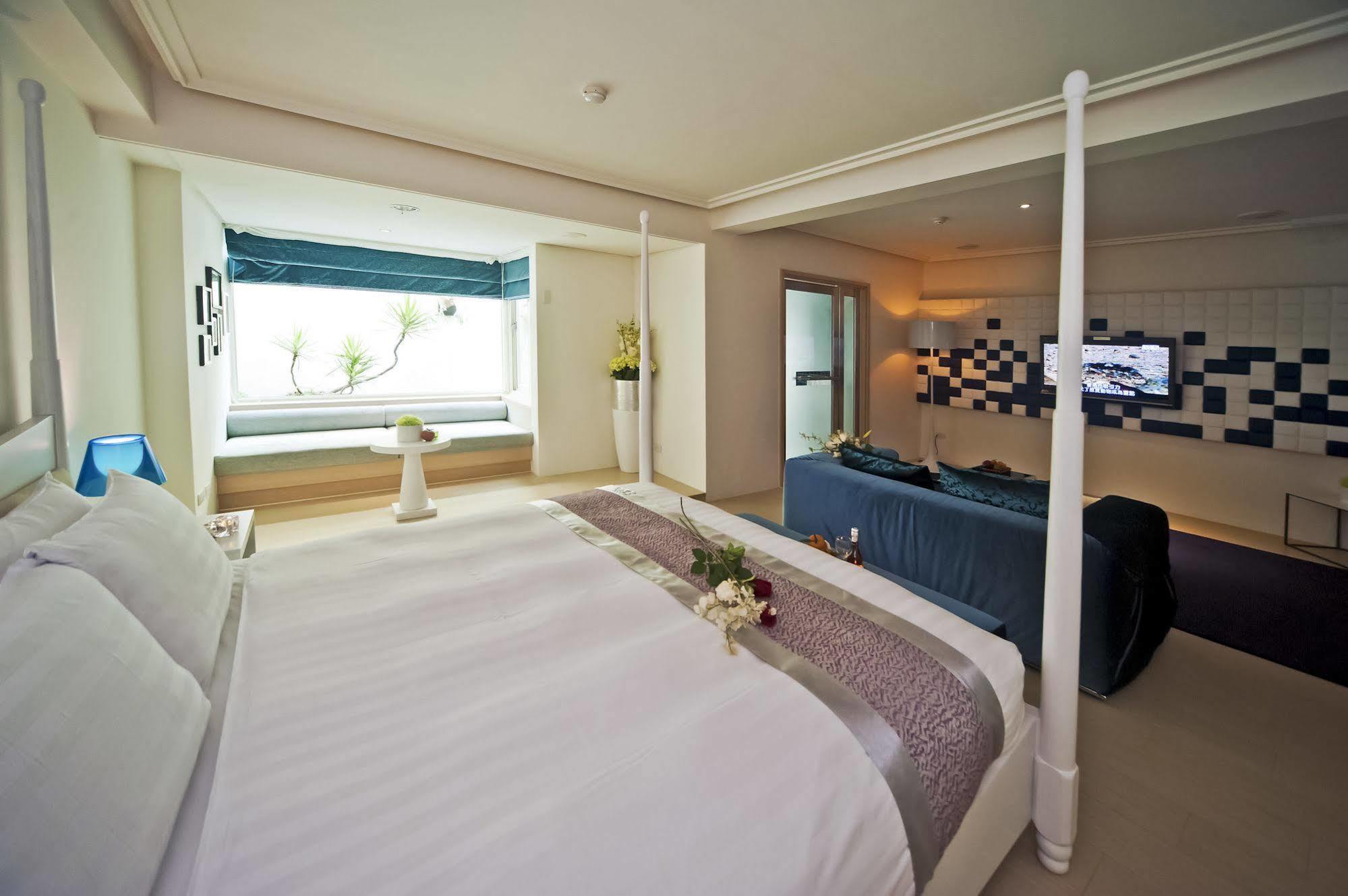 Motel Herz à Taichung Extérieur photo