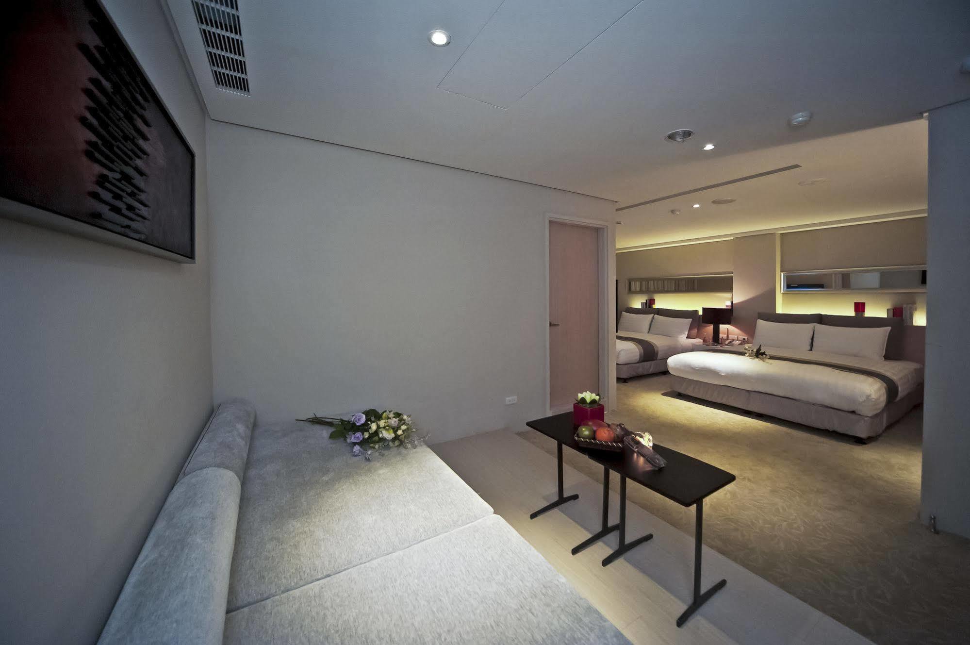 Motel Herz à Taichung Extérieur photo