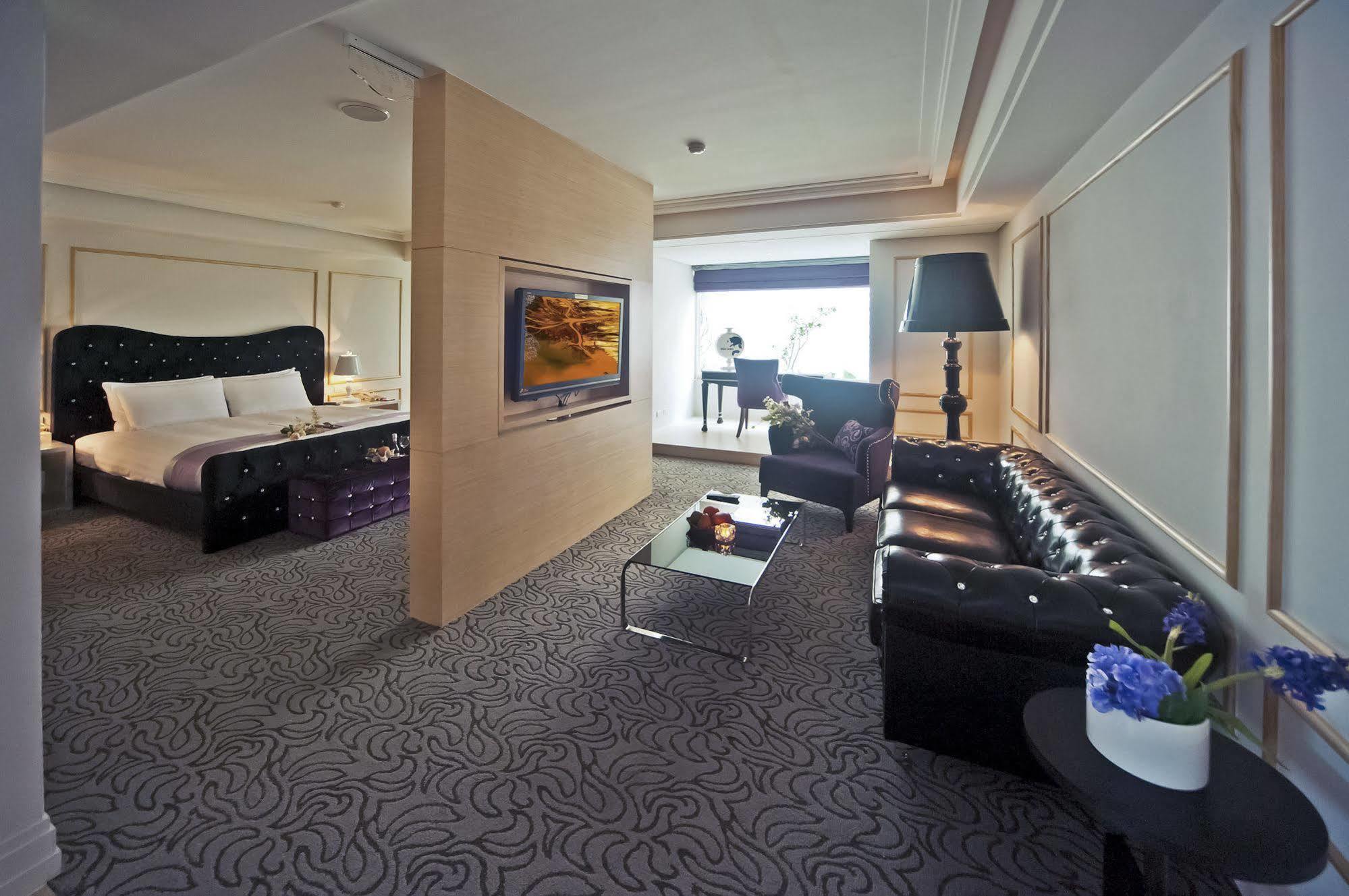 Motel Herz à Taichung Extérieur photo